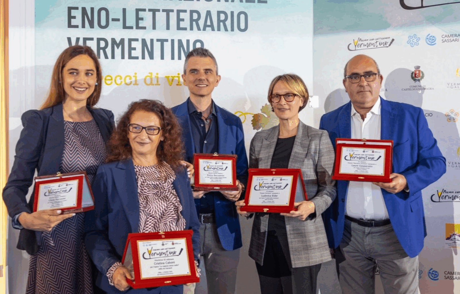 Cristina Caboni vince il Premio eno-letterario Vermentino 2025 con “La ragazza senza radici”