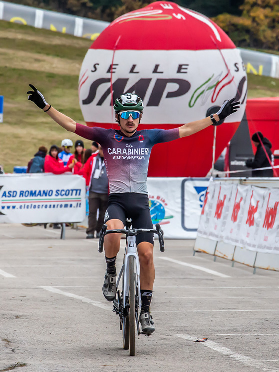 Prima gara e prima vittoria per Fontana, con 16" su Agostinacchio e 24" su Viezzi