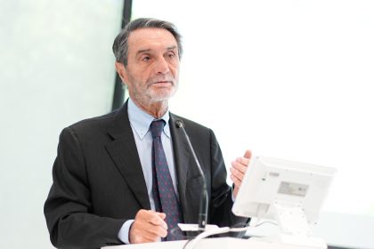 In foto il presidente della Regione Lombardia, Attilio Fontana, protagonista con Salute Donne del mese della prevenzione, ‘Ottobre in rosa’