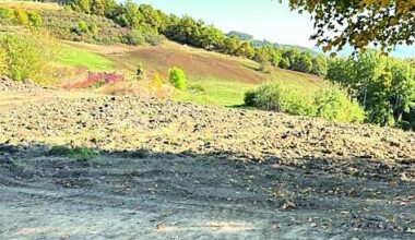 Il campo da golf di Sestola è scomparso: un trattore ha arato tutto. Ira dei cittadini