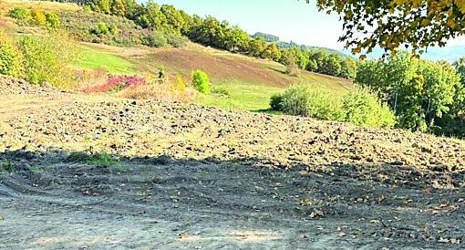 Il campo da golf di Sestola è scomparso: un trattore ha arato tutto. Ira dei cittadini