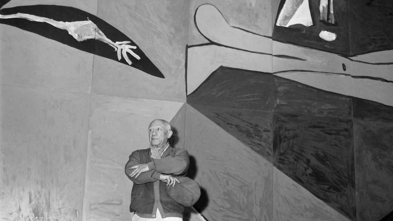 La caduta di Icaro: Picasso, il suo murale più grande, si trova dove ha sfilato Chloé