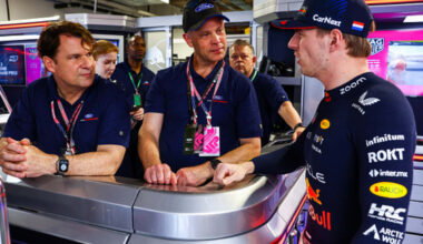 Max Verstappen (Red Bull) con i vertici della Ford al GP di Miami