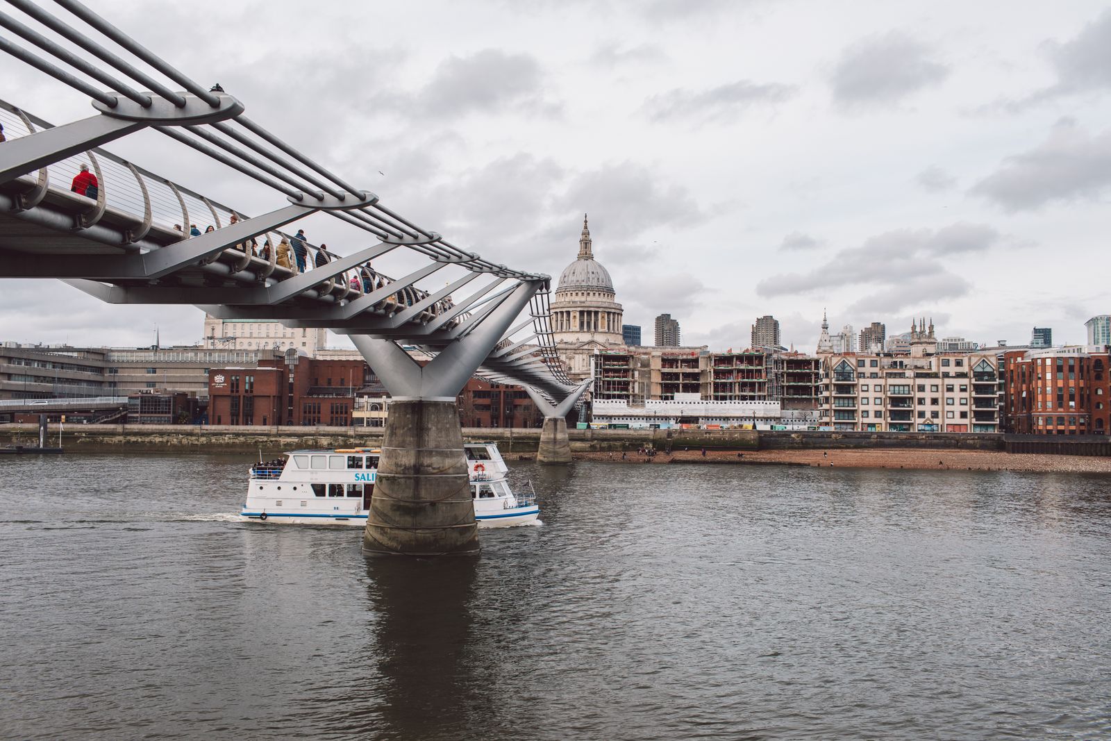 Norman Foster Millennium Bridge londra.