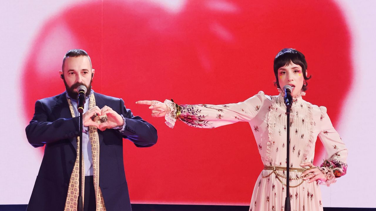 I Coma Cose si dicono addio, Fausto e California si sono lasciati: «Ormai eravamo solo una coppia sul palco. L’amore si trasforma ed è stato così anche per il nostro»