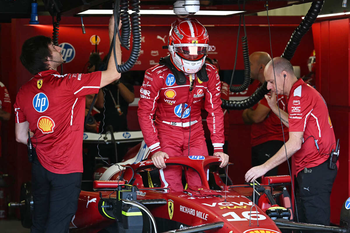 Leclerc nel box Ferrari