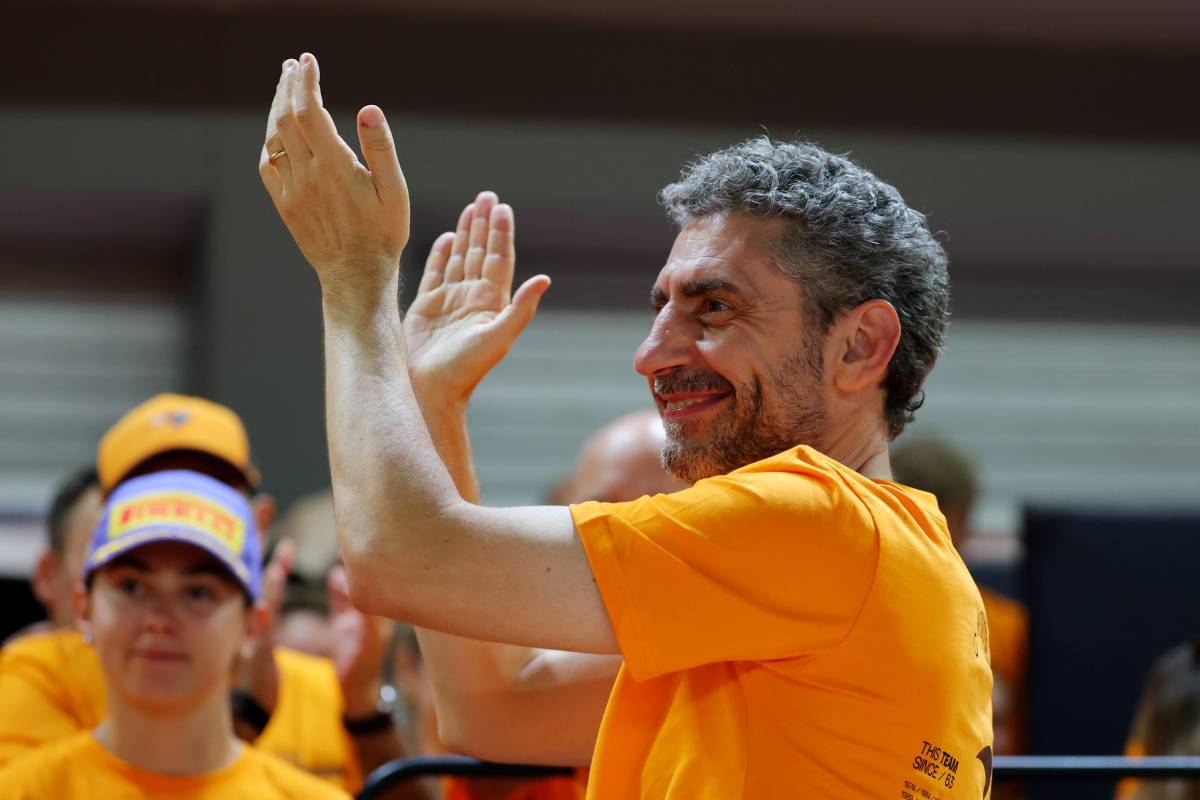 Andrea Stella (team principal McLaren) durante i festeggiamenti per il titolo costruttori a Singapore 2025 - Foto: Getty Images