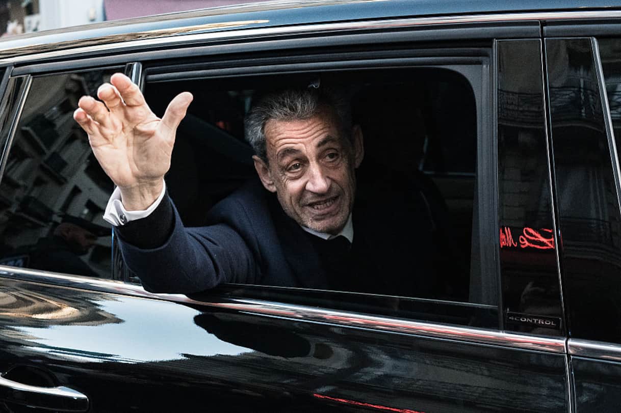 Sarkozy in carcere, prima notte in cella tra insulti e minacce degli altri detenuti
