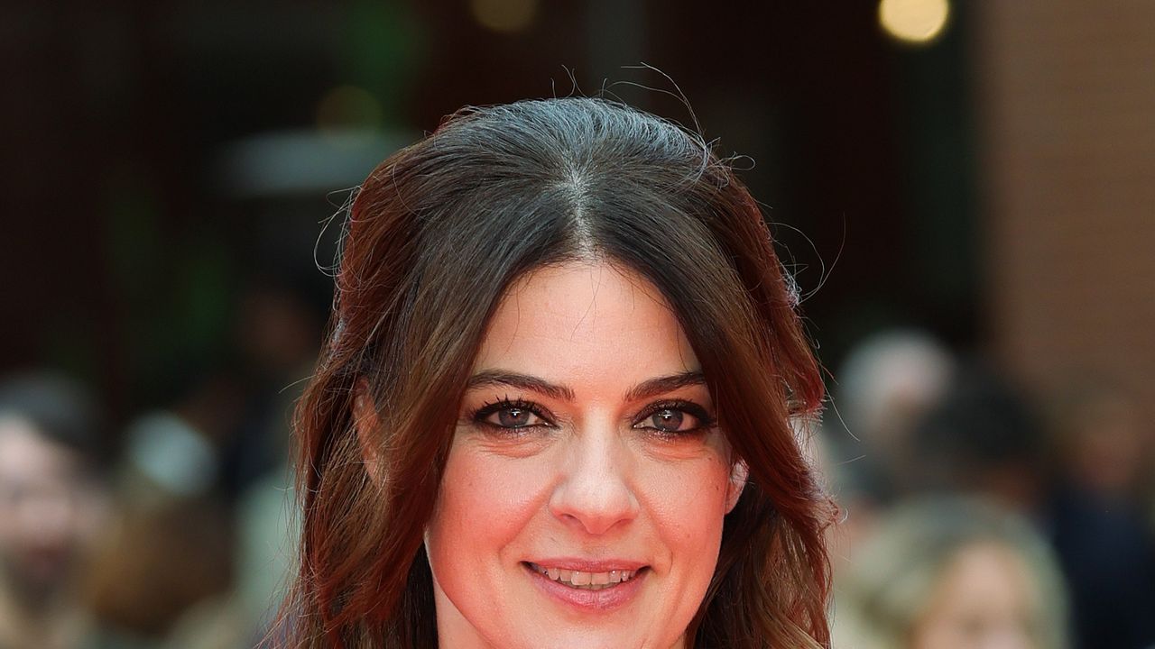 Barbara Ronchi alla Festa del Cinema di Roma 2025: lo slip dress di seta e pizzo in versione layering di Louis Vuitton