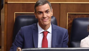 Sanchez propone di inserire il diritto all'aborto in Costituzione