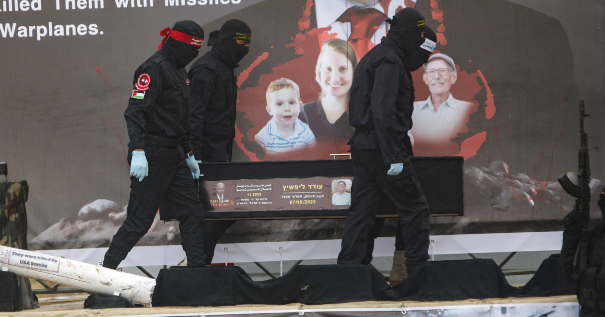 Le richieste di Hamas a Israele per i negoziati in Egitto. "Iniziato il recupero dei corpi degli ostaggi"