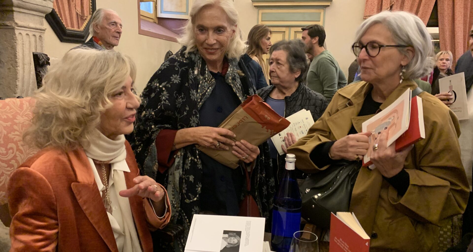 Castello di Rivalta. Tanta gente all'incontro con Francesca Tumiati e il suo libro "Un'allegria di troppo" ⋆ Piacenza Diario