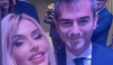 “Massi” Zedda posa con Valeria Marini in un teatro chic di Cagliari: sorrisi e gioia