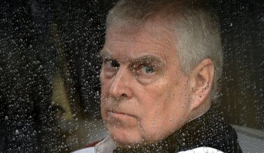 il Principe Andrea sfrattato perderà i titoli. L'annuncio di Buckingham Palace