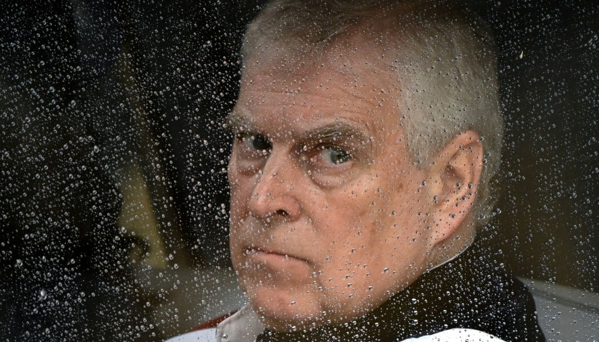 il Principe Andrea sfrattato perderà i titoli. L'annuncio di Buckingham Palace