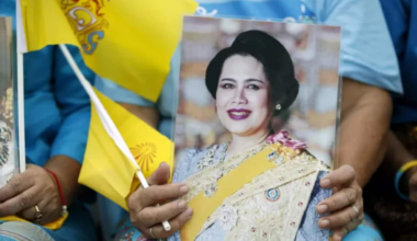 In Thailandia è morta a 93 anni la regina madre Sirikit