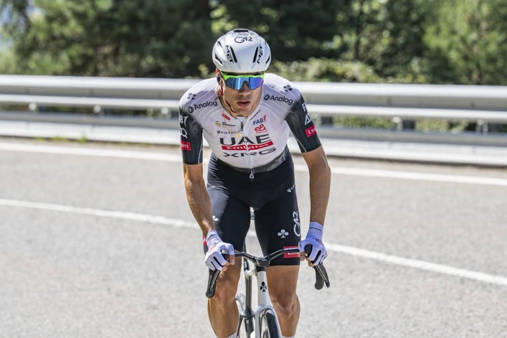 UAE Team Emirates XRG, Juan Ayuso: "Da gennaio, la dirigenza è diventata aggressiva: mi hanno detto che se non avessi prolungato, avrei visto che tipo di calendario avrei seguito"
