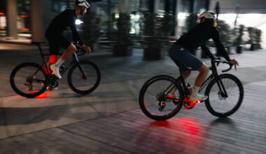 ecco i pedali luminosi visibili fino a 1.000 metri di distanza