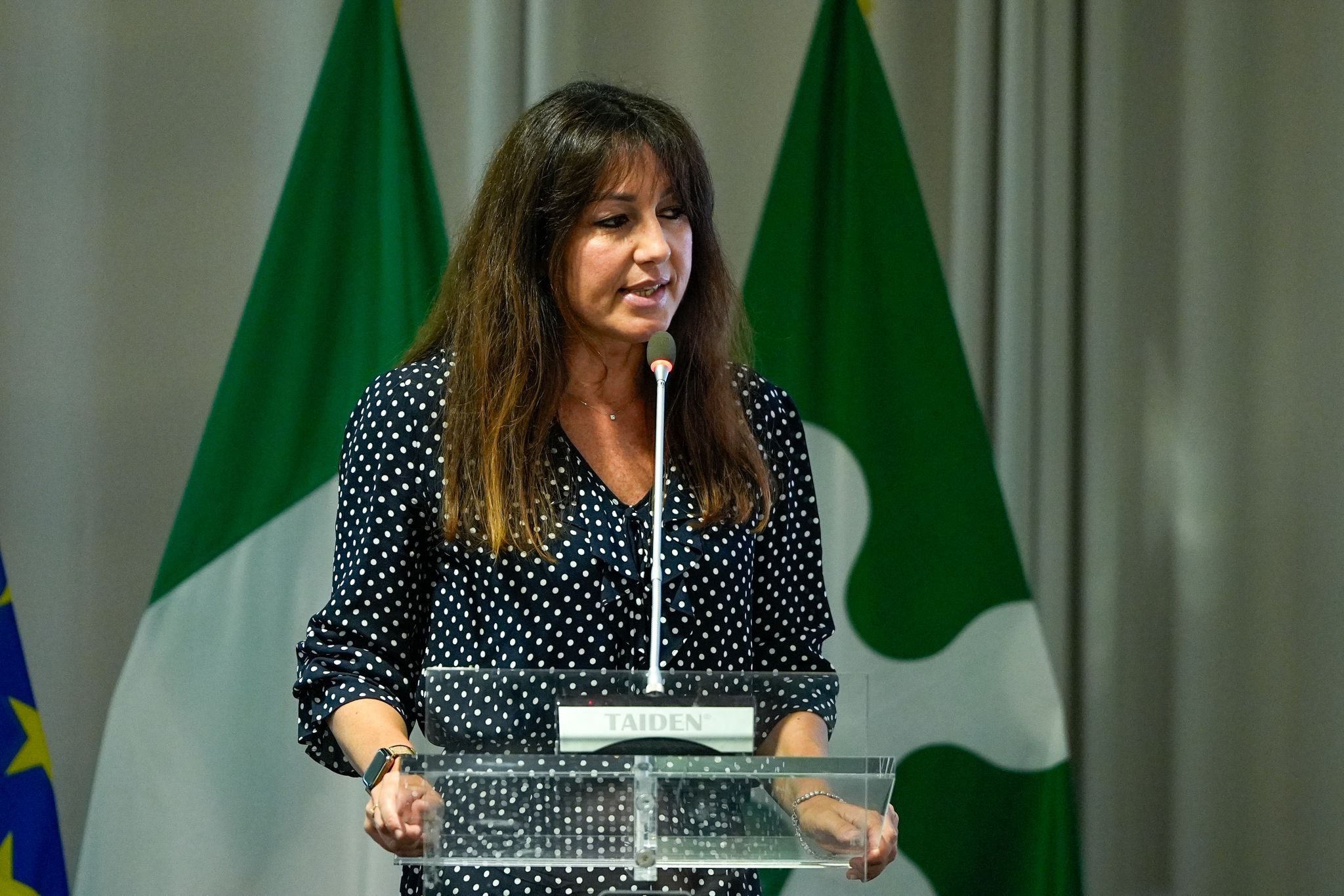 In foto l’assessore regionale alla Famiglia, Elena Lucchini, protagonista in piazza Città di Lombardia con Salute Donne del mese della prevenzione, ‘Ottobre in rosa’