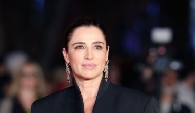 Luisa Ranieri Mermaid alla Festa del Cinema di Roma 2025: la gonna a sirena con blazer dai revers al contrario