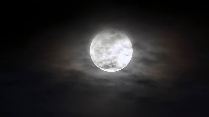 Luna e ciclo mestruale: scoperte scientifiche recenti