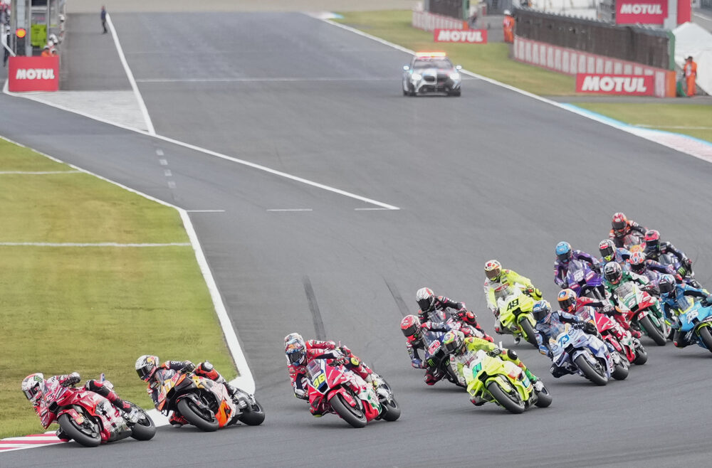 Il Motomondiale non andrà oltre le 22 gare stagionali. Moto2 e Moto3 rimarranno protagoniste