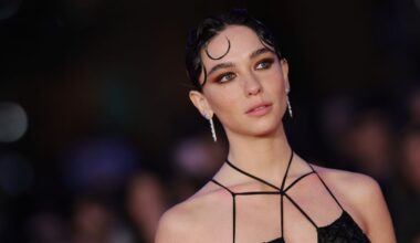 Matilda De Angelis, il look gotico chic alla Festa del Cinema di Roma 2025: l'abito a balze see through per Dracula