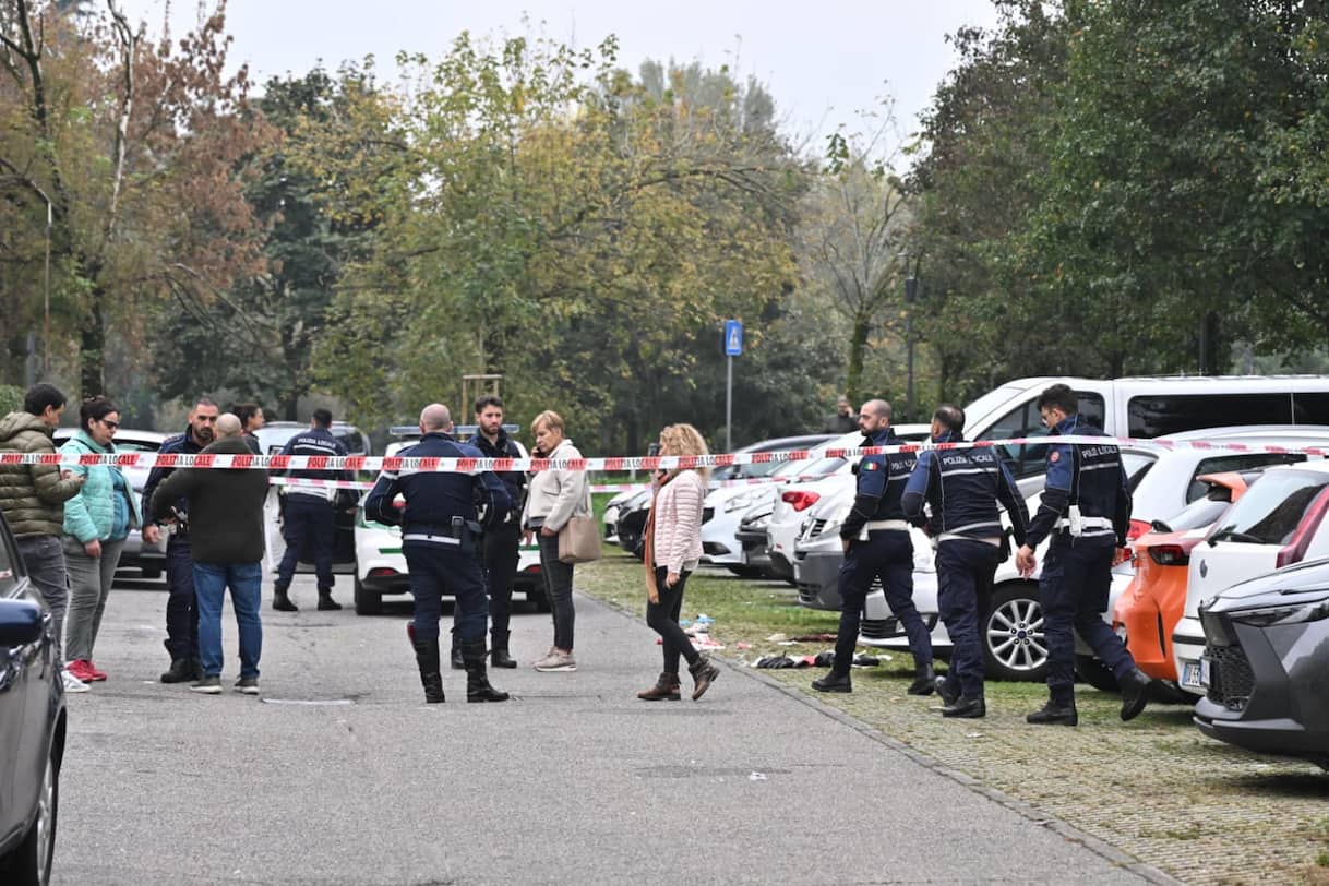 Donna accoltellata a Milano, ricoverata in gravi condizioni: si cerca ex marito