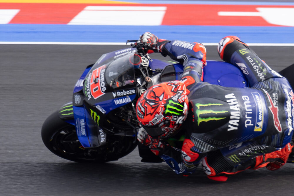 MotoGP, Quartararo precede i fratelli Marquez nel warm-up di Mandalika. Proseguono le difficoltà di Bagnaia