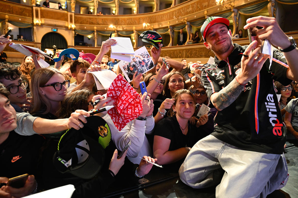 Bezzecchi e Rivola. In Aprilia tra adrenalina e umiltà (e con Martin)