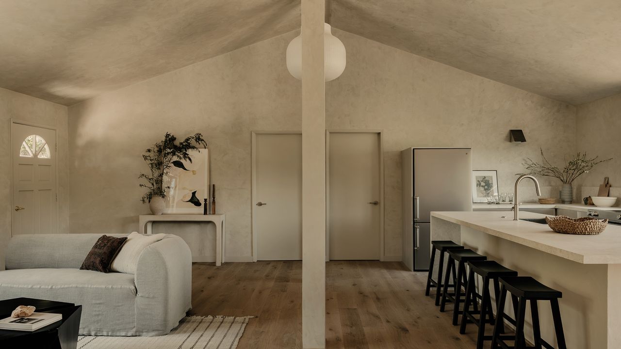 Una casa in stile Craftsman a Los Angeles con vista panoramica rinnovata con un rifugio moderno