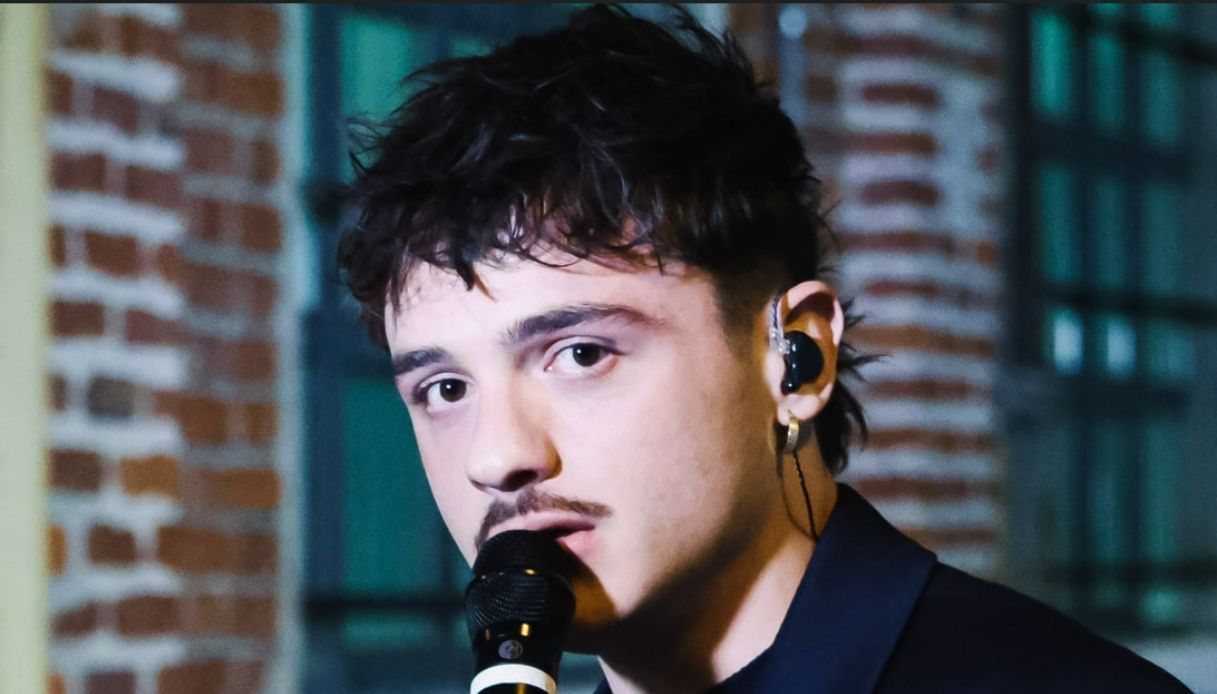 Olly: "La mia storia è stata sporcata". Il gesto di Venditti e Ramazzotti
