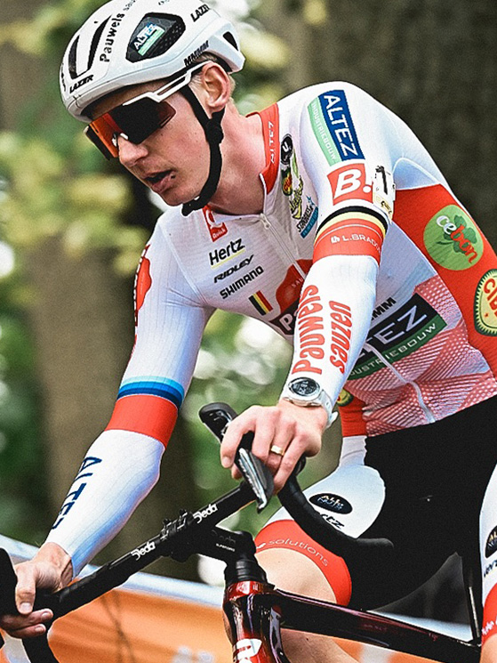 La gara maschile ha visto primeggiare il belga Michael Vanthourenhout, con 7" sull'olandese Ronhaar (foto Facebook)