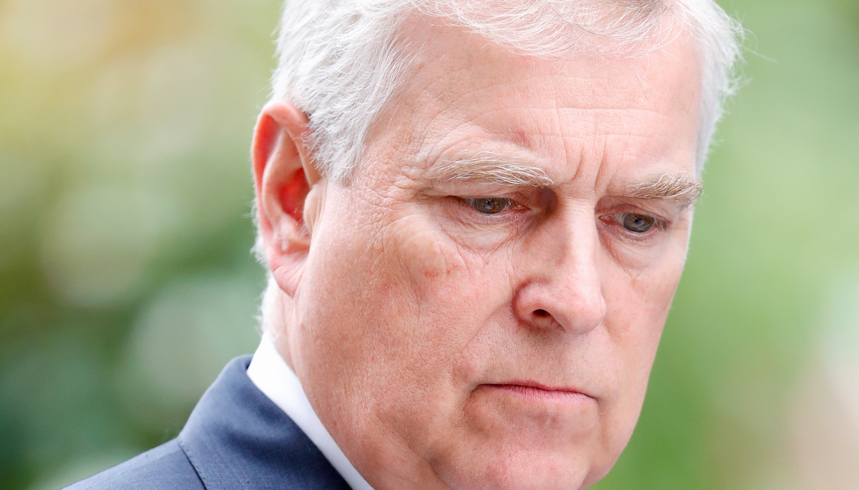 Il Principe Andrea rinuncia a tutti i titoli e onori reali dopo lo scandalo