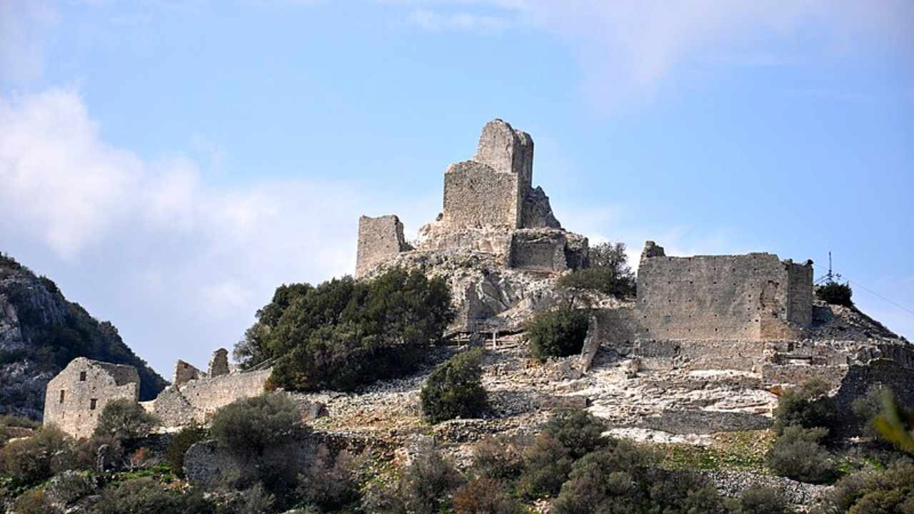 Famosi come i BORGHI DI HALLOWEEN, sono i più belli d'Italia | Chi ama il terrore e l'adrenalina, è nel posto giusto