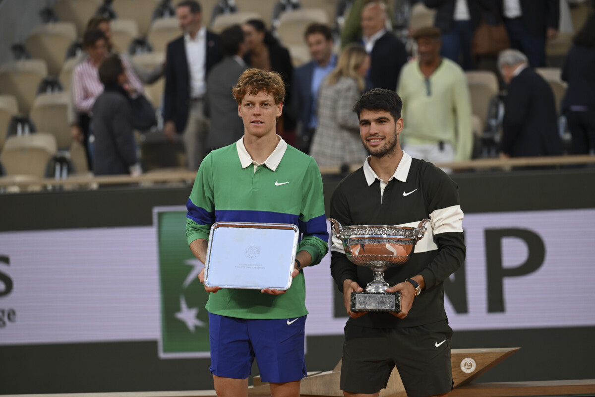 Sinner prova il nuovo sorpasso ad Alcaraz nel ranking: serve la vittoria a Shanghai e Vienna