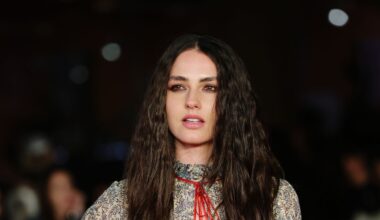 Romana Maggiora Vergano in Valentino alla Festa del Cinema di Roma 2025: l'abito audace con cut-out frontale e bordo marabou