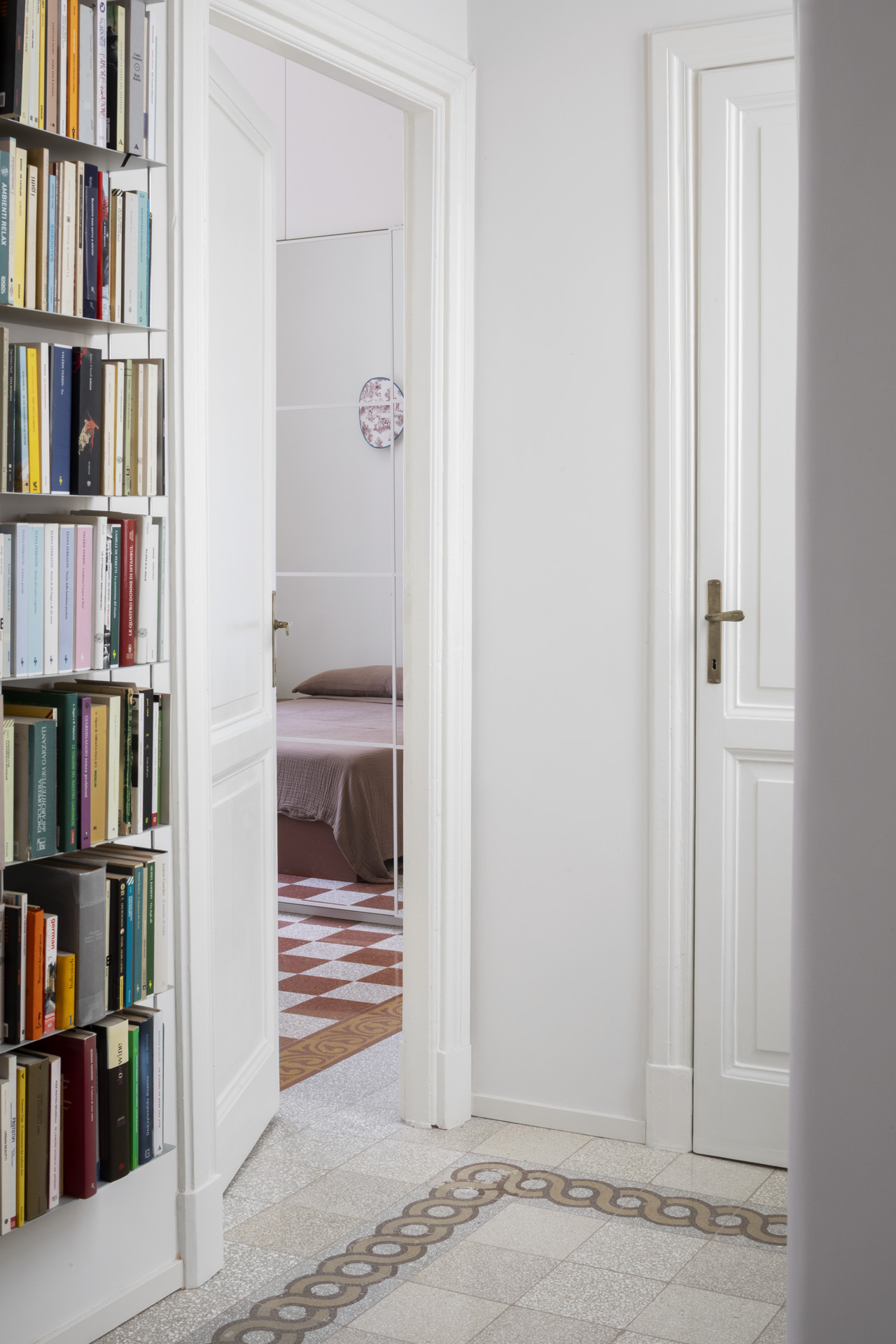 Letto, libreria
