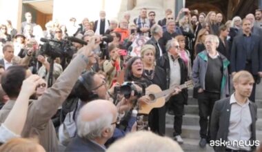 Claudia Cardinale: ai funerali a Parigi, figlia, amici e fan