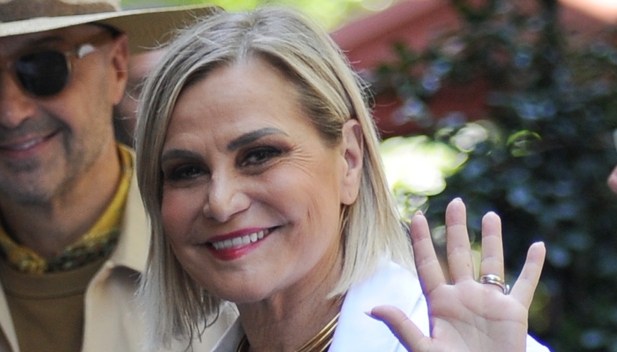 Lui entra al Grande Fratello, lei non la prende benissimo: l'indiscrezione