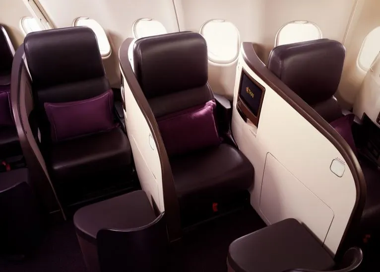 La seconda vita delle 'bare di Business Class': nasce la prima Premium Economy al mondo coi sedili lie-flat