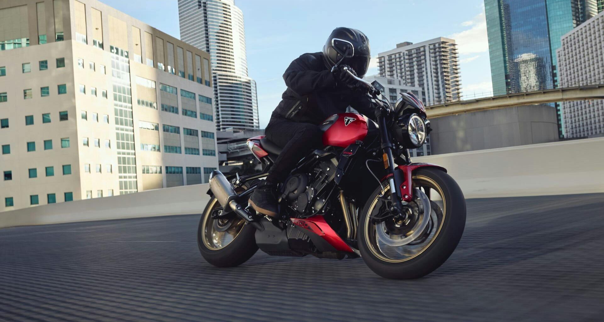 Nuova Triumph Trident 800, la roadster media guarda in alto