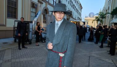 V dei BTS a Vogue World 2025 è una delle star più eleganti. Ma avete notato il dettaglio coreano?