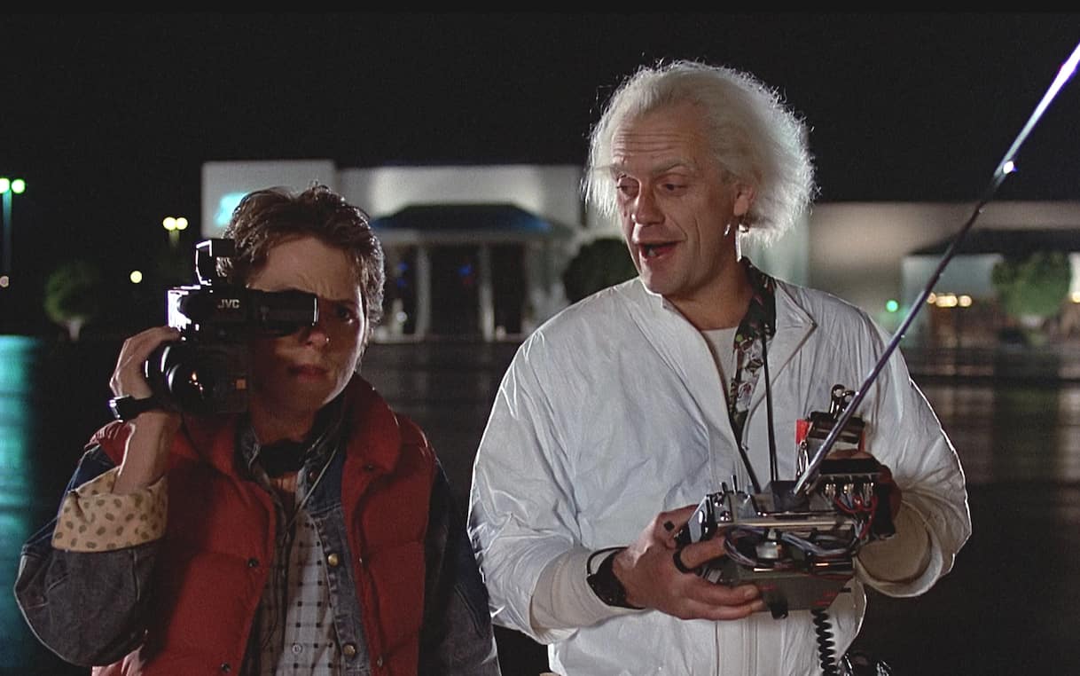 Ritorno al Futuro Day, il film di Robert Zemeckis compie 40 anni e torna al cinema
