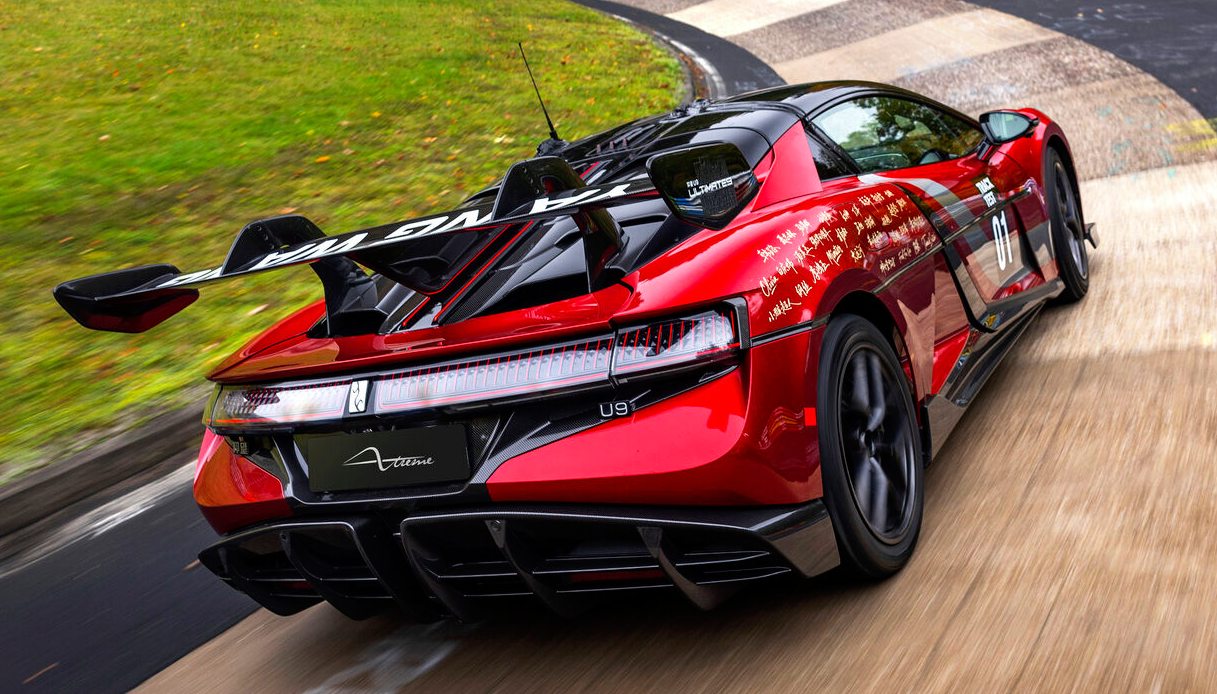 Nuovo record al Nürburgring per l'elettrica cinese: missione compiuta