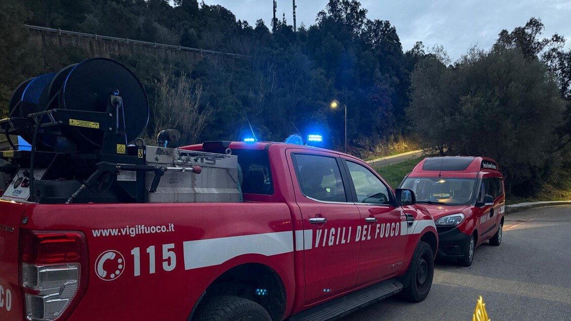 Auto con 5 giovani cade da un ponte, muore un 20enne in Gallura - Notizie