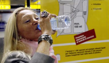 Acqua gratuita negli aeroporti, 22 scali italiani dicono addio alla plastica