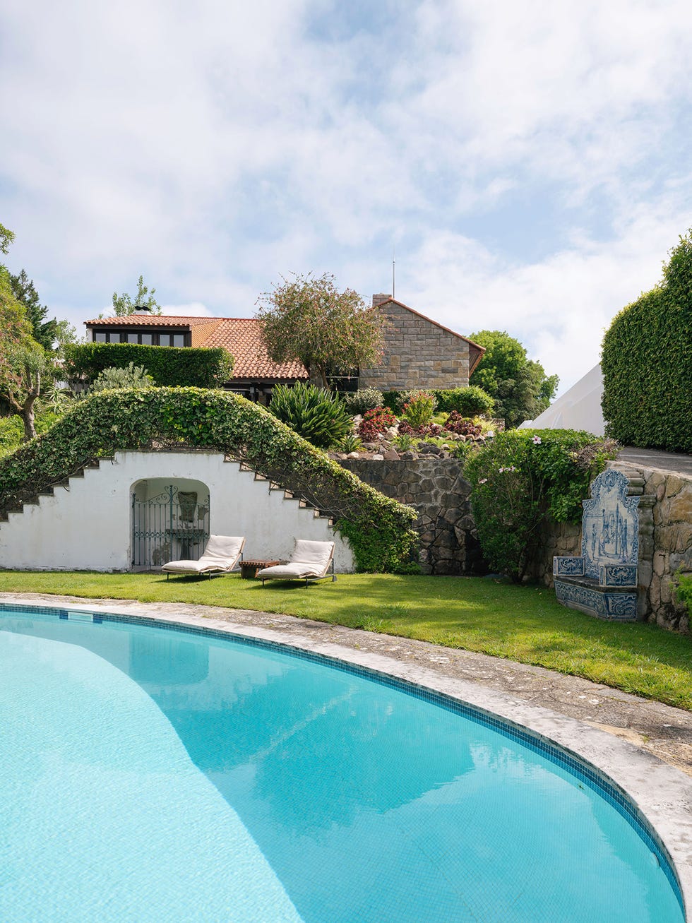 una casa de campo con piezas actuales y arquitectura de los 60 de alicia