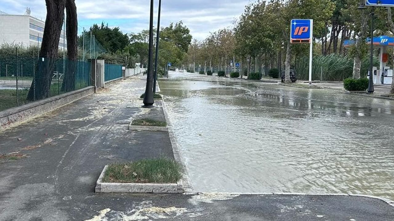 "Allagamenti diffusi nelle zone dei lungomari"