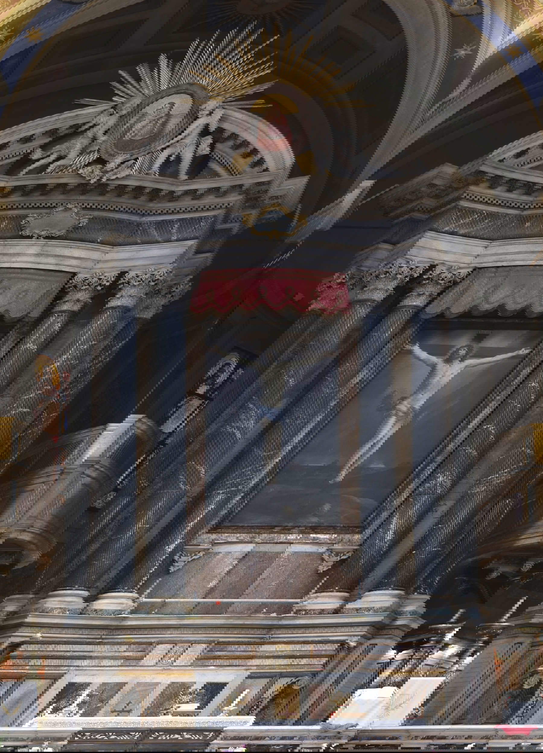 Altare maggiore di Carlo Rainaldi con la Crocifissione di Guido Reni, chiesa di San Lorenzo in Lucina, Roma